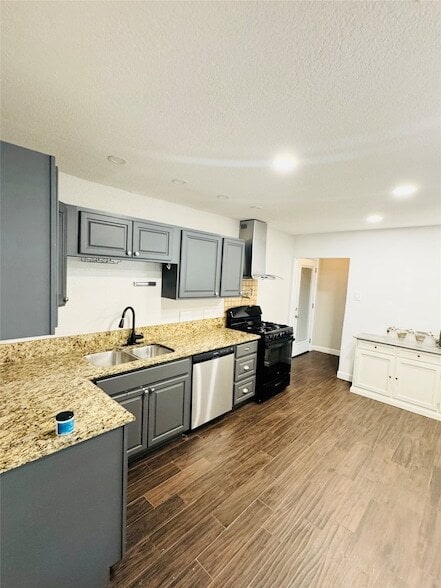 Building Photo - 2129 Diane Dr