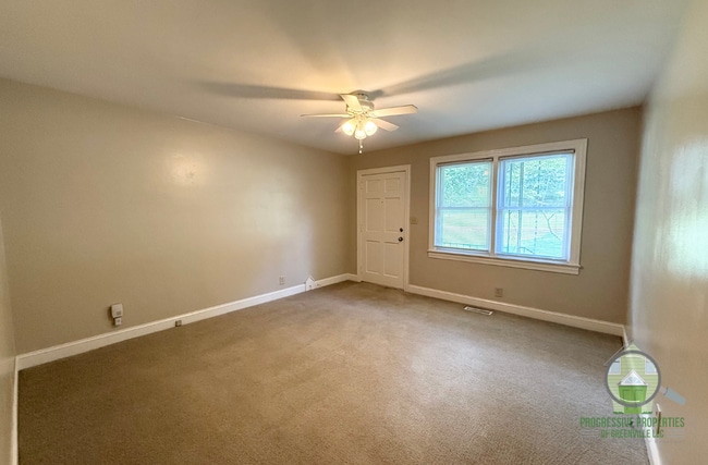 Building Photo - 121A White Oak Dr