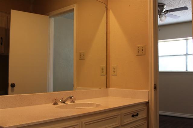 Building Photo - 925 Bluebird Dr