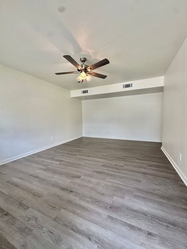 Building Photo - COMING MARCH 2026 - Cozy 3-Bedroom Home w/ Fully Renovated Kitchen!!