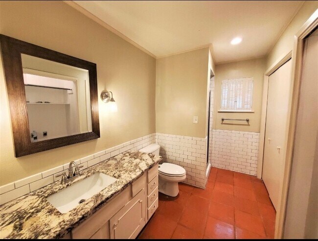 Building Photo - 21 Larkwood Ln