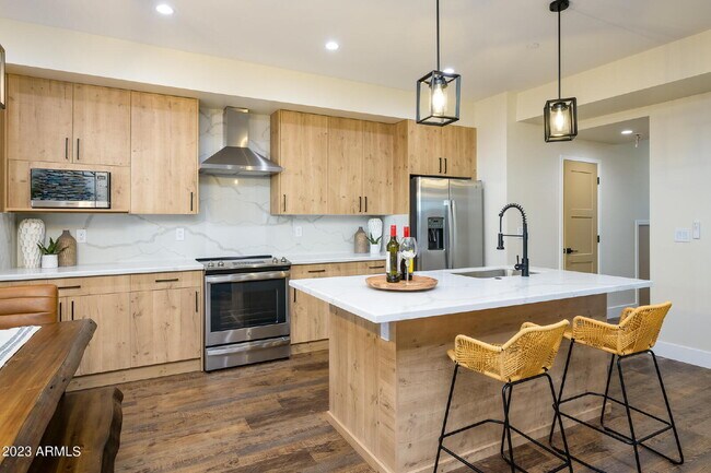 Building Photo - Exclusive Urban Sanctuary—Sophisticated Townhouse in Vibrant Phoenix