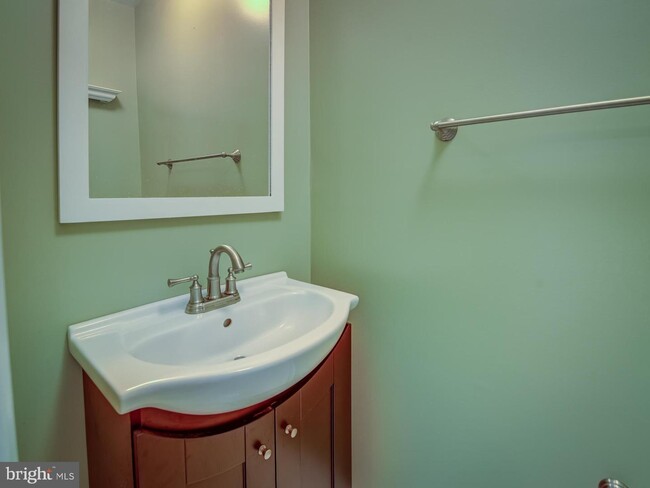 Building Photo - 8203 Stationhouse Ct