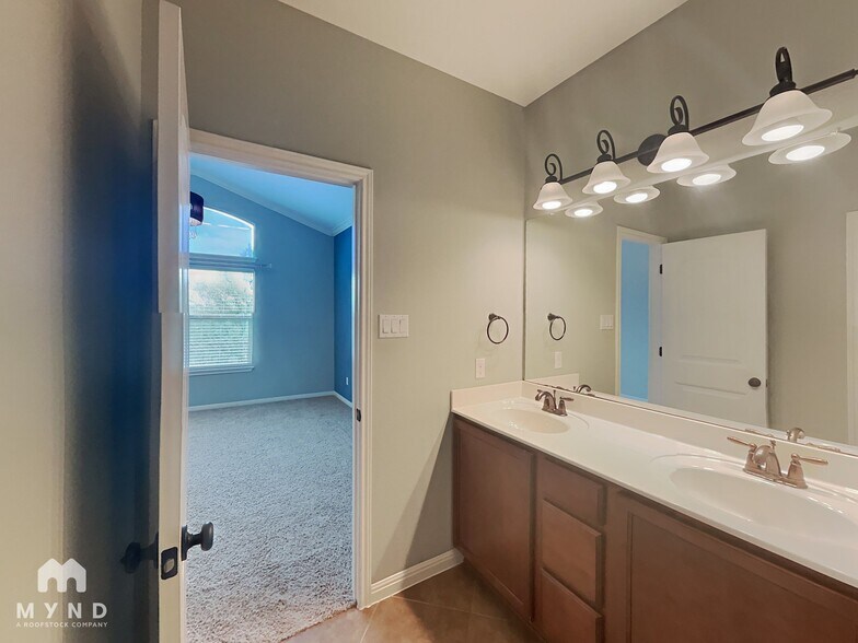 Building Photo - 9613 Solana Vista Loop