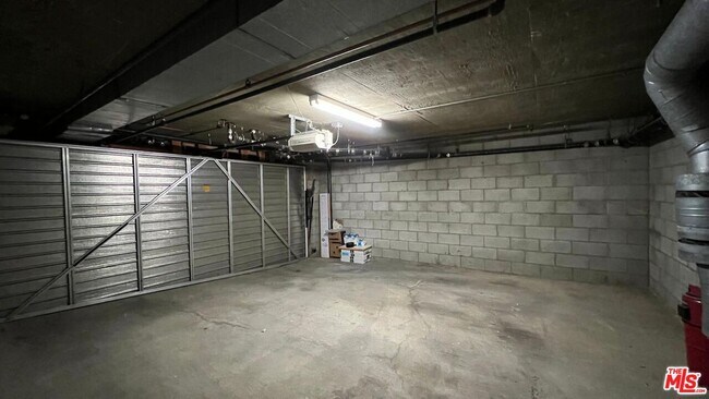 Building Photo - 807 21st St