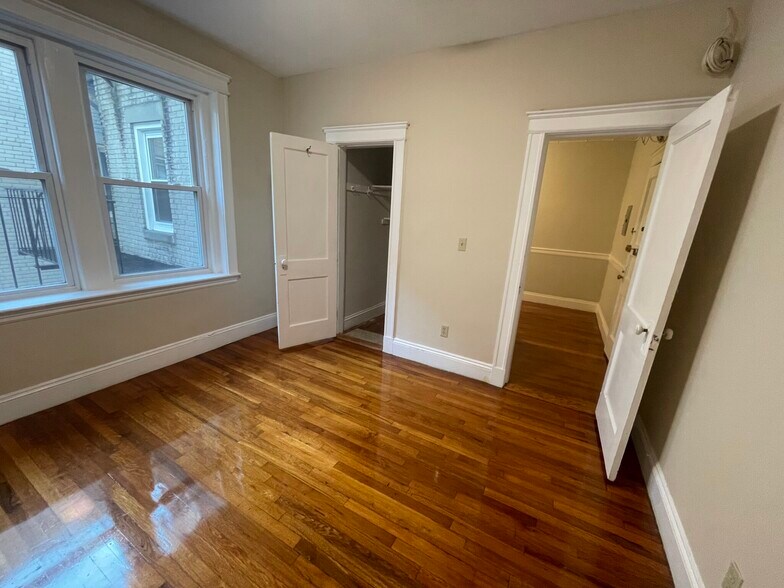 Building Photo - 21 Symphony Rd