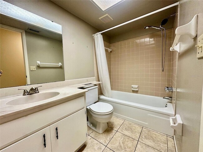 Building Photo - 630 Pavare Ct