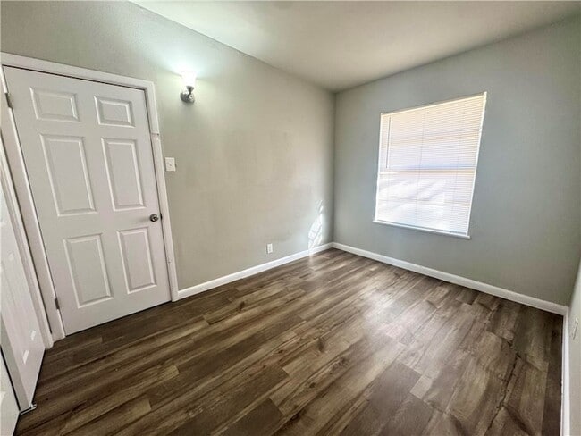 Building Photo - 5913 Lucille Dr
