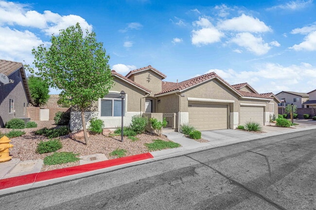 Building Photo - Don't miss out on this super cute 2-bedroo...