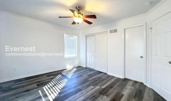 Building Photo - 1021 SE Steeple Dr