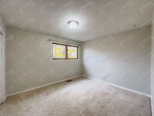 Building Photo - 2 bedroom home in Indian Hills