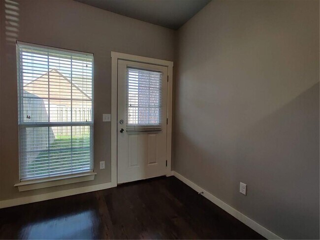 Building Photo - 3 Bedroom 2 Bath Duplex Centerton