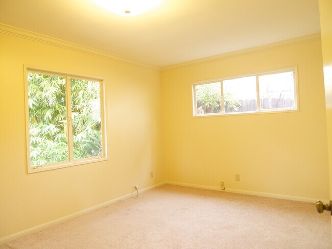 Building Photo - 2290 Canonita Dr