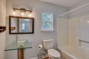 Building Photo - 2211 Pleasant Dr