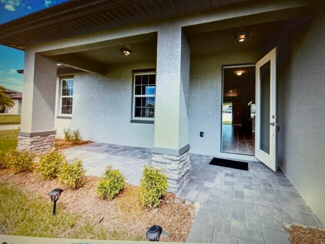 Building Photo - 1217 SW 34th Ter