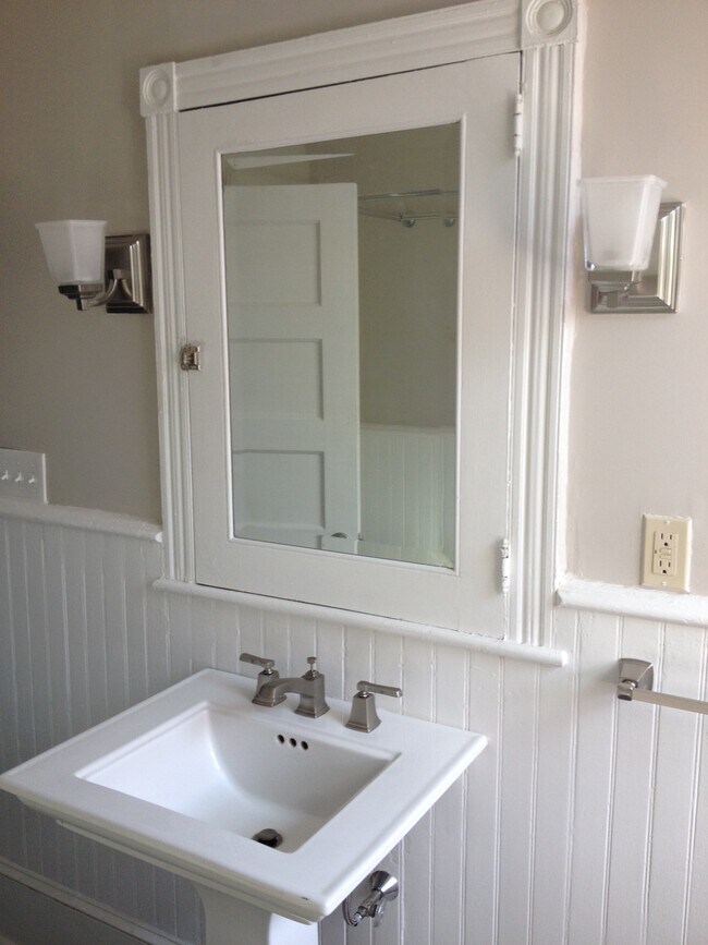 Building Photo - 7042 Chew Ave