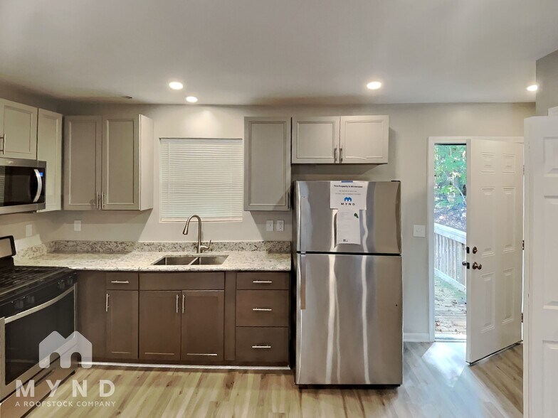Building Photo - 214 Aspen Dr
