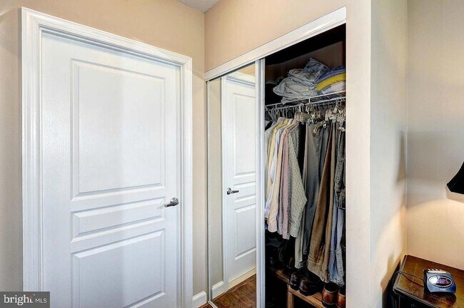 Building Photo - 2451 Midtown Ave