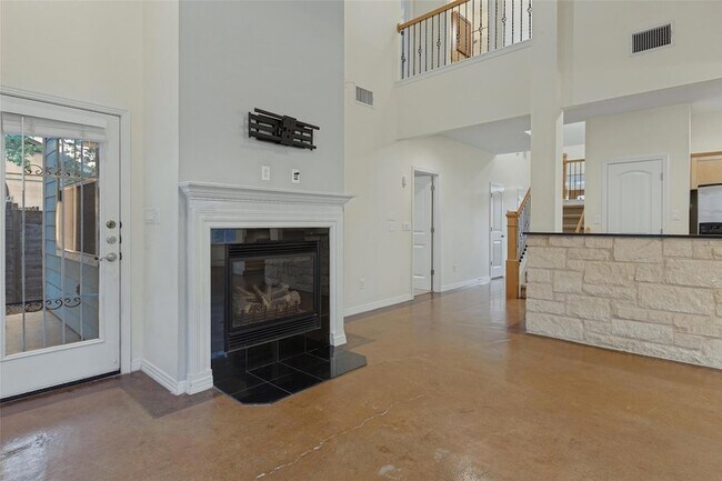 Building Photo - 1604 Walnut Ave