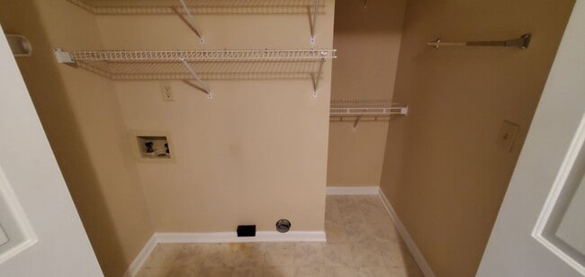 Building Photo - 2 Bedroom 2.5 Bathrooms Townhome