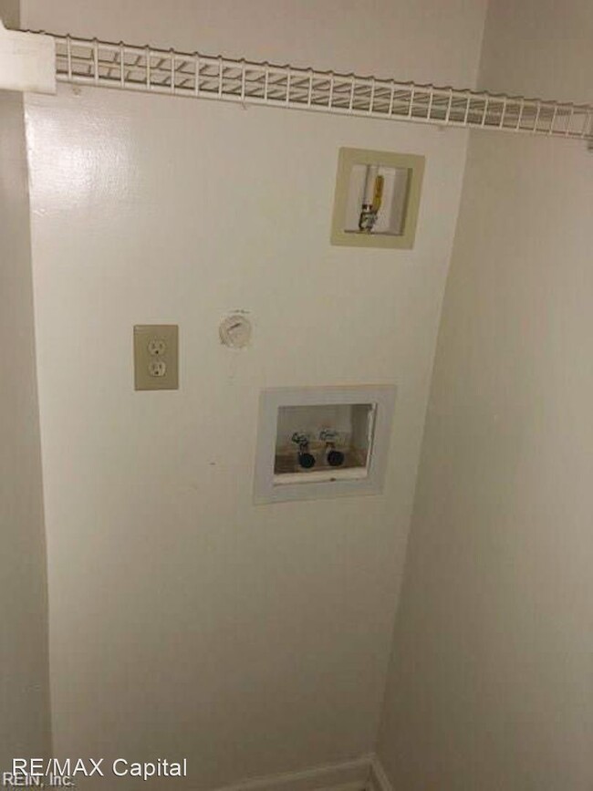 Building Photo - 2 br, 2 bath House - 6 Tamarisk Quay Unit F