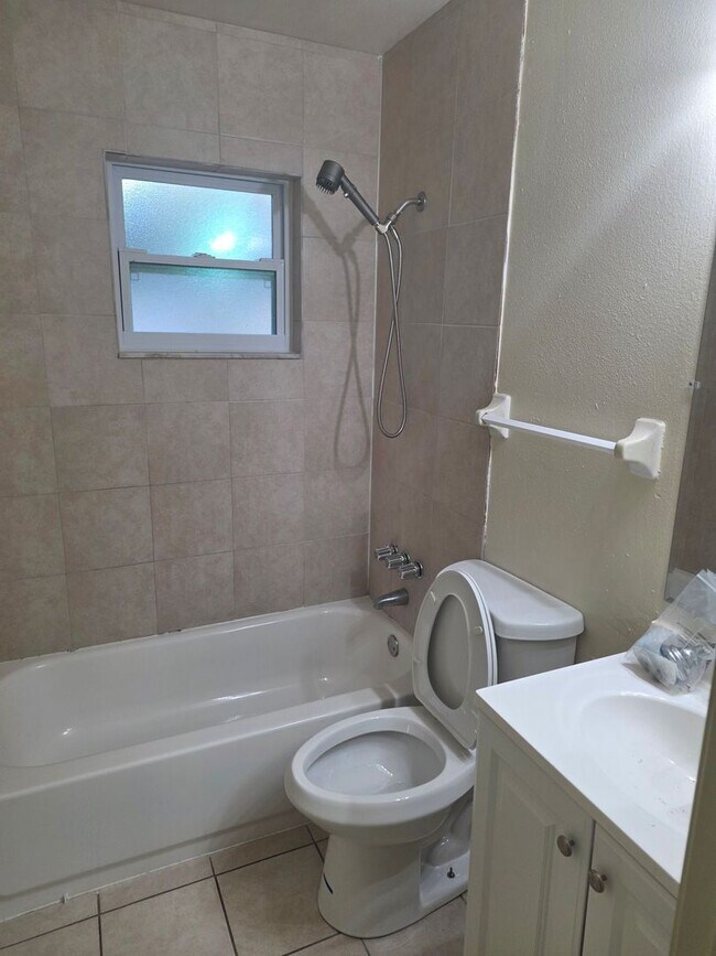 Building Photo - 3/2 DUPLEX