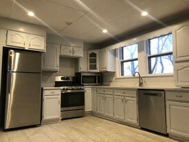 Building Photo - 15 Montvale Ave