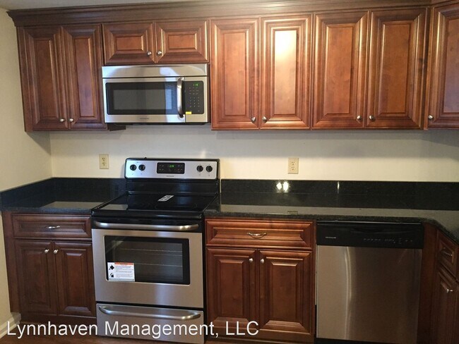 Building Photo - 1336 W 38th St