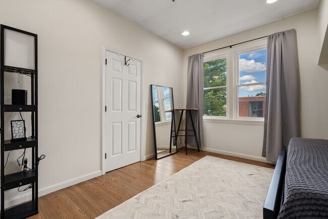 Building Photo - 112 Highland Ave