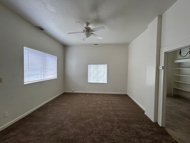 Building Photo - 3 Bedroom 1 Bathroom Single-Story