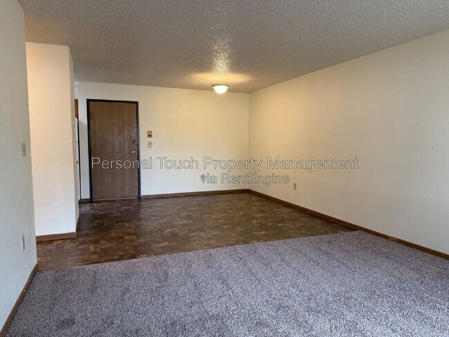 Building Photo - 1401 12th St E