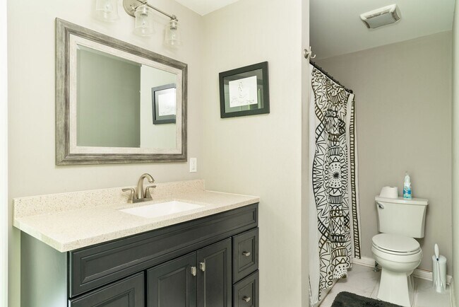 Building Photo - Knoxville 37917 - 3 bedroom 2 bath - call ...