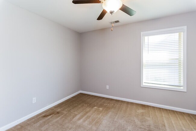 Building Photo - 387 Lenore Ct