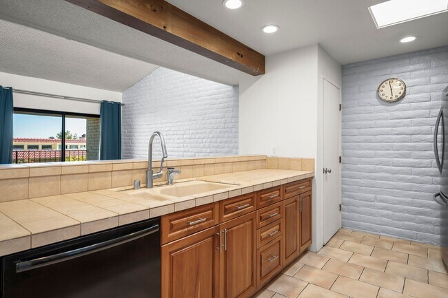 Building Photo - 3447 Skyline Blvd