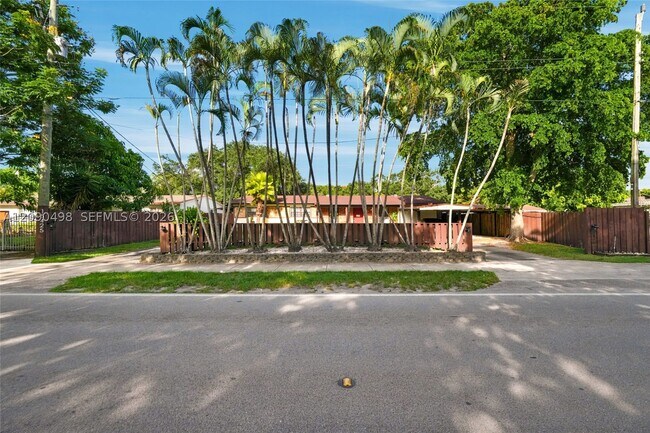 Building Photo - 15425 N Miami Ave