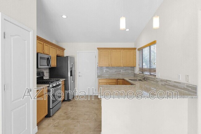 Building Photo - 4891 S Rosemary Dr