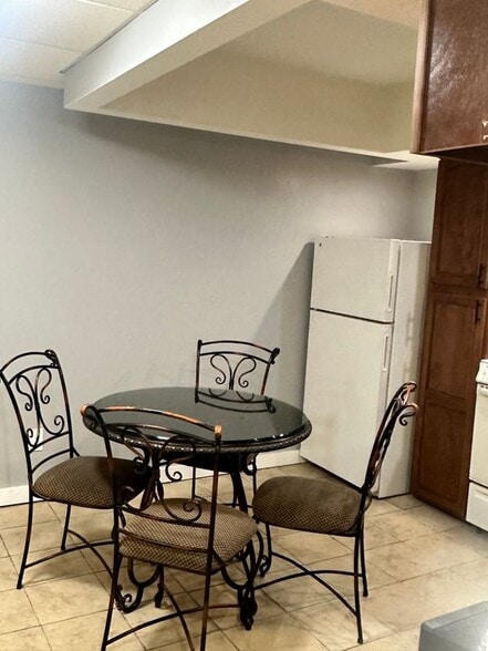 Building Photo - 305 E Mt Eden Ave