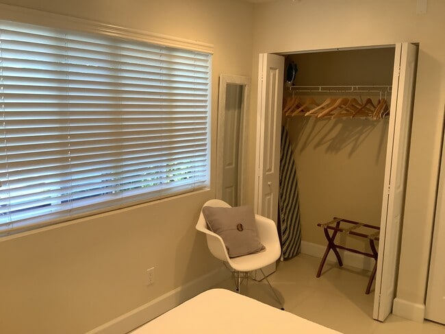 Building Photo - 2700 1st NE Ave