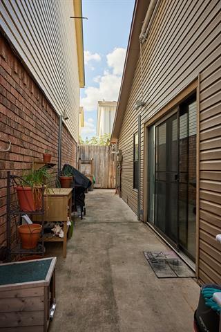 Building Photo - 413 San Maria Dr
