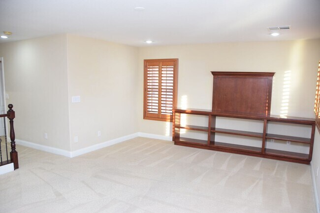 Building Photo - 60 Dark Creek Ave