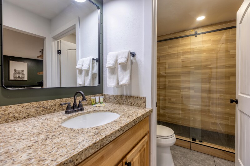 Building Photo - 1078 E White Mountain Blvd