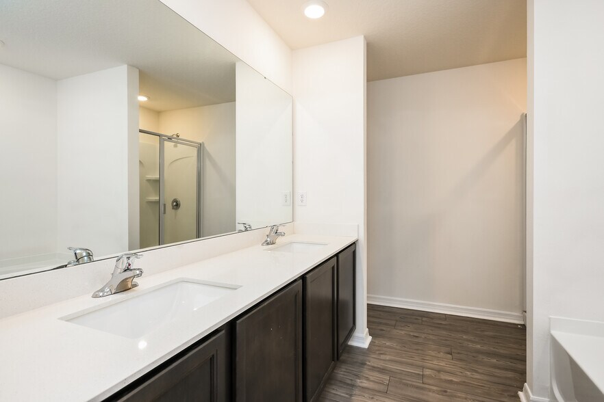 Building Photo - 1628 Tench Ct