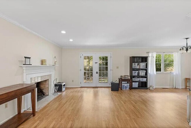 Building Photo - 1447 Beverly Dr
