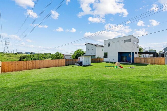 Building Photo - 5809 Toscana Ave