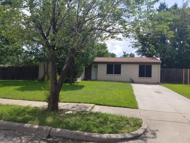 Building Photo - 4801 Harper Dr