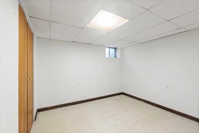 Building Photo - 933 Ridge Ave