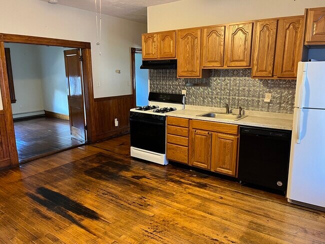 Building Photo - 64 Crapo St