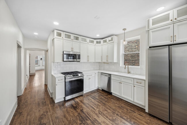 Building Photo - 1910 S Harvey Ave