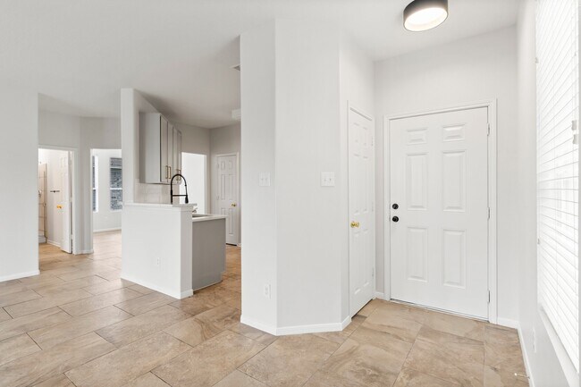 Building Photo - 2437 Aspen Dale Dr