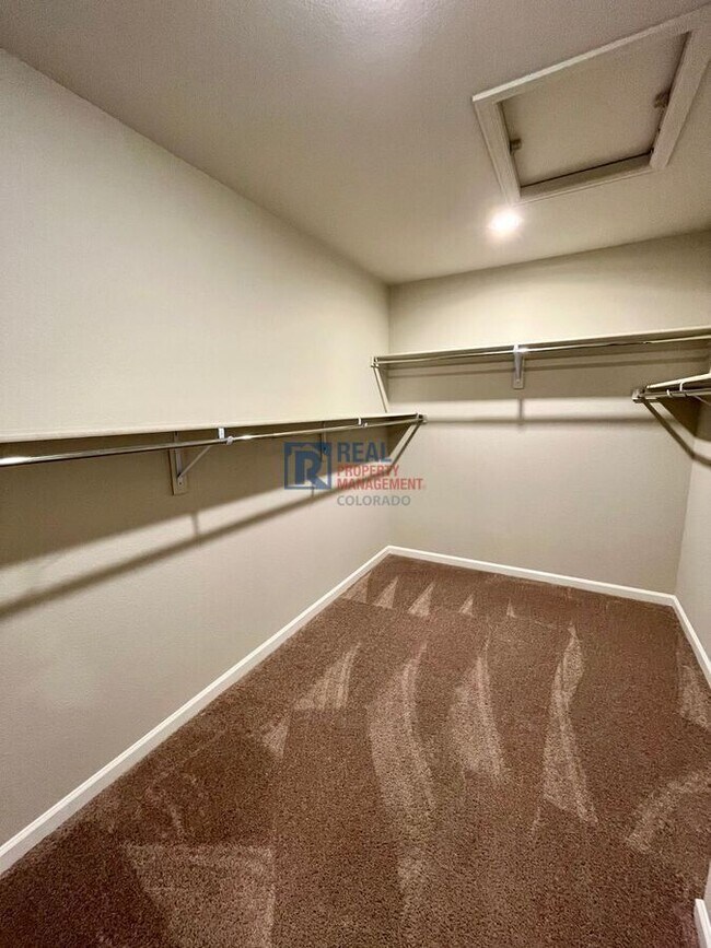 Building Photo - 1611 Spring Water Pt